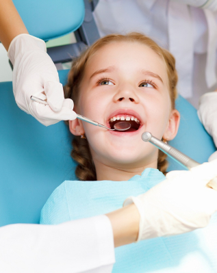 Little,Girl,Sitting,In,The,Dentists,Office